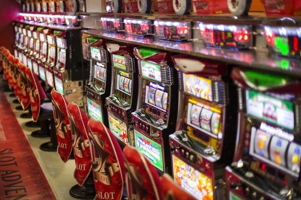 kera4d alternatif mobile app interface showing sports betting and live casino options